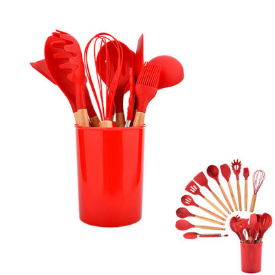 Rote Emaille Gusseisen Flachkasserolle mit Silikon-Schnitzel-Sets