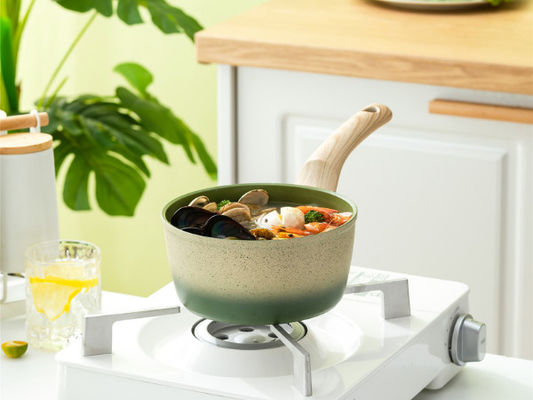 Roheisen-Aluminiumwok-Kasserolle mit nicht dem Stock-Beschichten und den hitzebeständigen Griffen