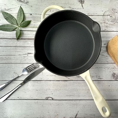Roheisen-Email beschichtete das Braten von Pan Non Stick Durable Black-Innenraum